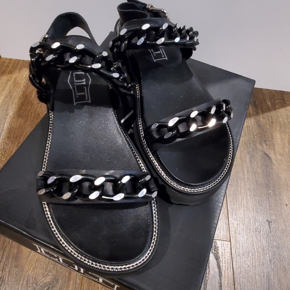 New in box CULT sandals 8 - Picture 11 of 12
